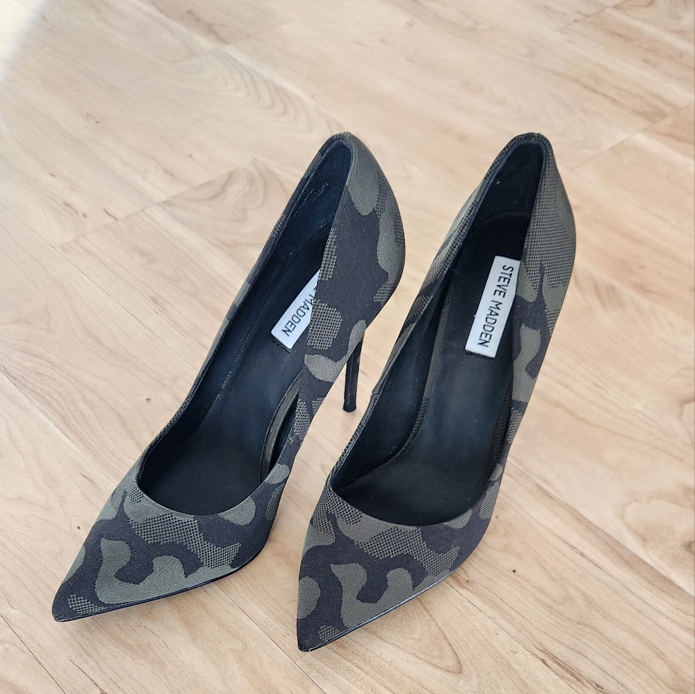 Steve Madden Daisie pumps. Size 10. Brand New. Camo